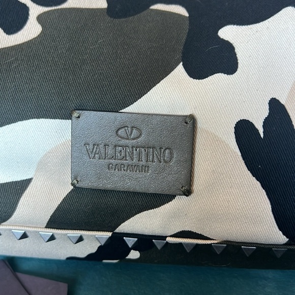 Valentino Garavani- Men’s Rockstud Messenger Bag; Camo Canvas; Large: Army White - Picture 7 of 13